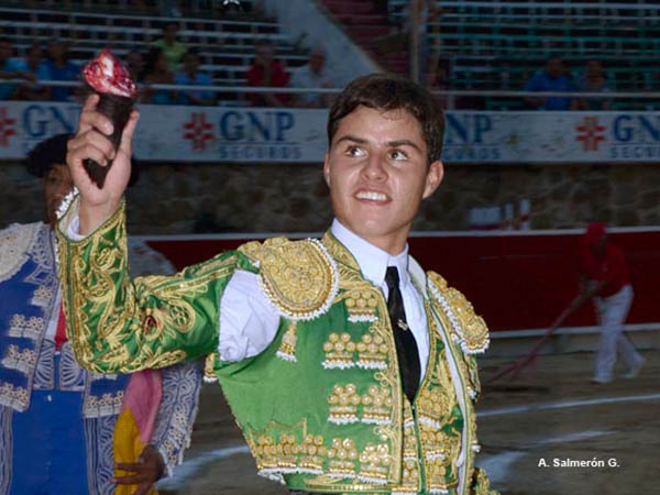 Una oreja para Javier Castro