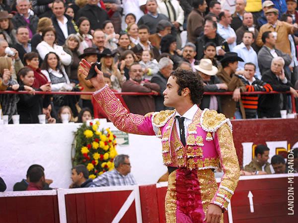 Solo pase una de las dos orejas