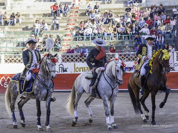 Tres caballistas en Quertaro