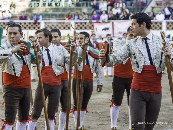 Tres grupos en un festejo