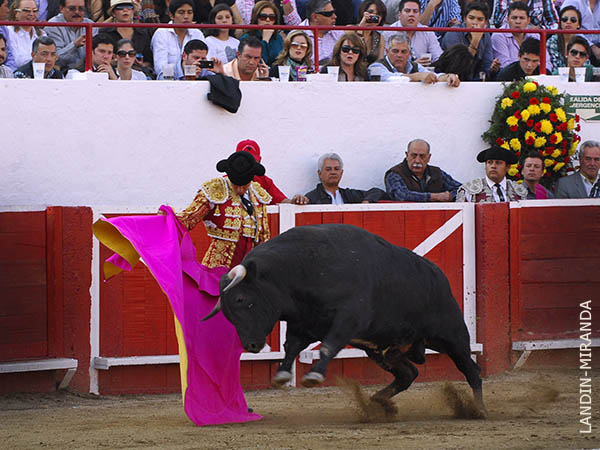 Su segundo compromiso de feria