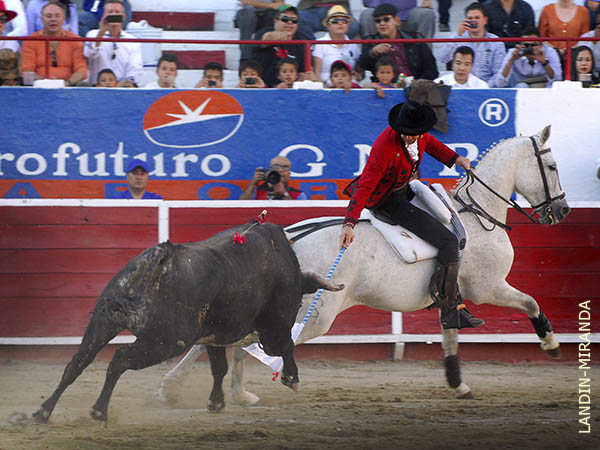 Encelando con la banderola