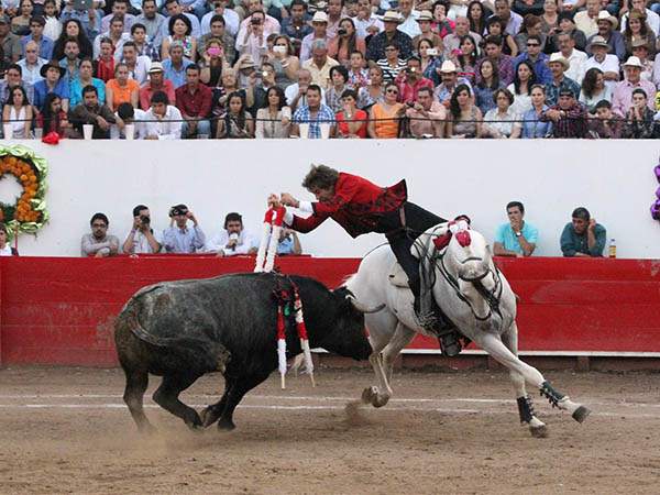 Banderillas a dos manos