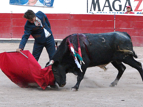 El Canelo en un derechazo