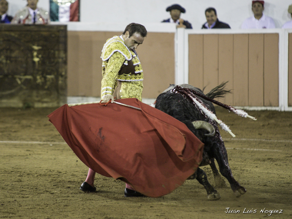 La barbilla en el pecho