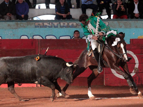 Templado toreo de costado