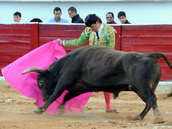 La barbilla en el pecho