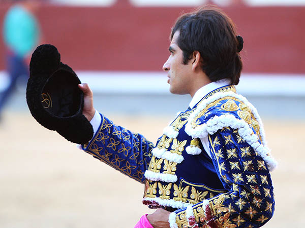 Sali al tercio en su primero