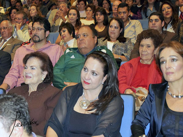 Olguita Estrada, presente