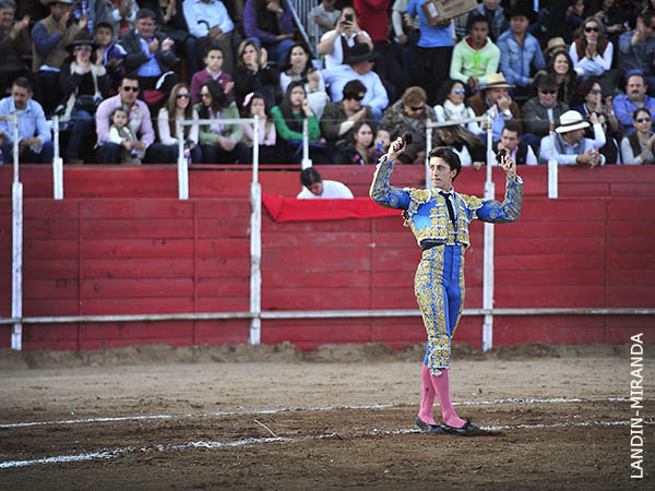 Dos orejas a El Capea