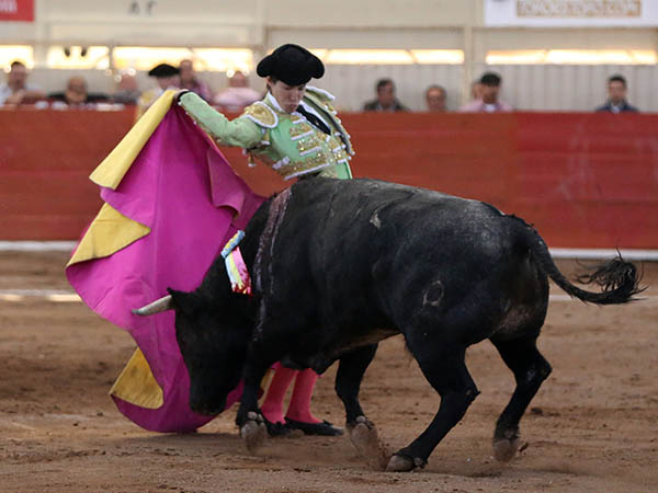 Lucido y variado en el quite