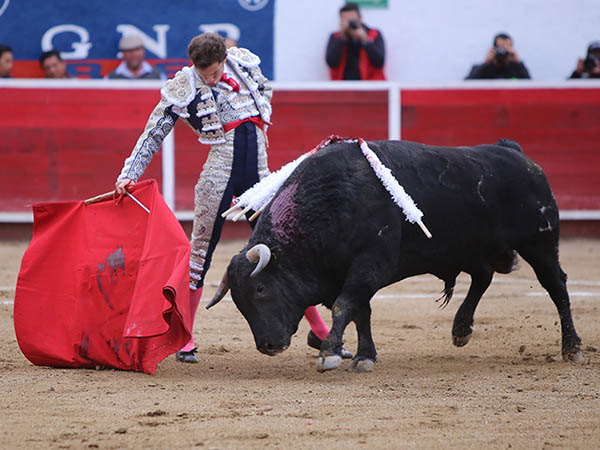 Arturo Saldvar con su primero