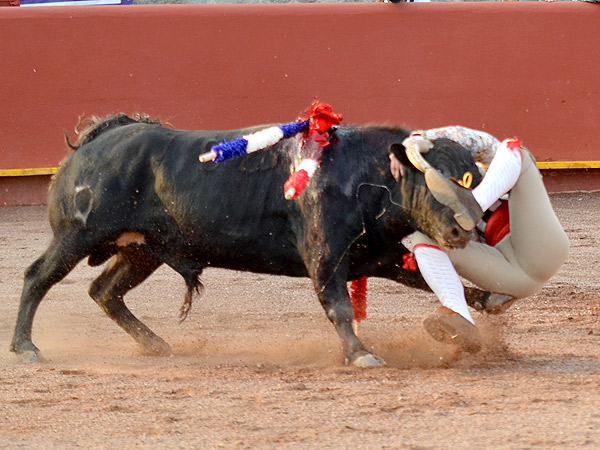 Los Mexicanos, arriesgando