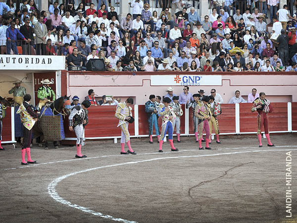 Inauguracin de seis toreros