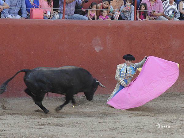 Lances rodilla en tierra