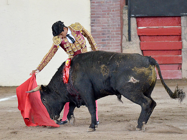 Cayetano, con la diestra