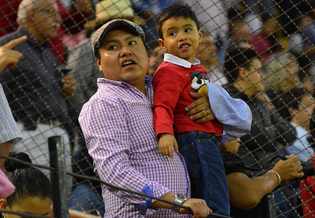 S a los nios en los toros!