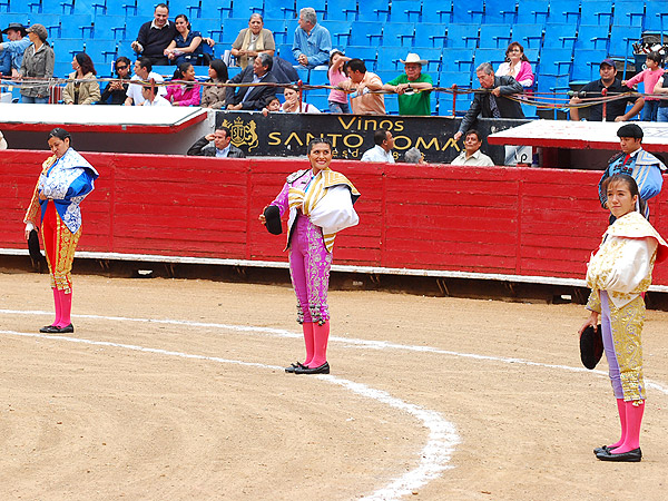 Tres mujeres . . . un pasello