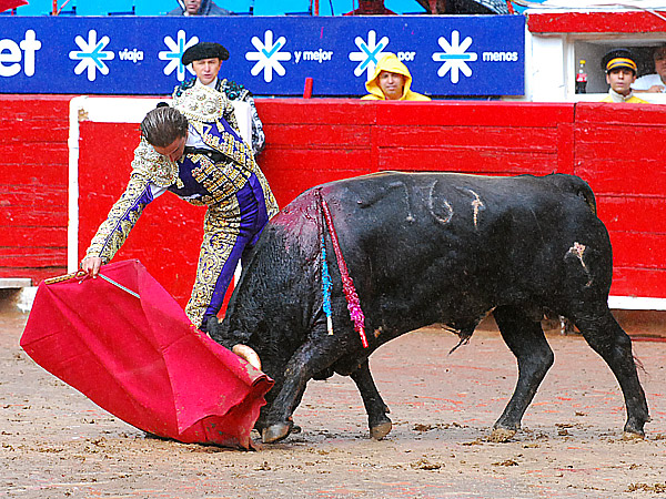 Bien Fausto, en medio del barrizal