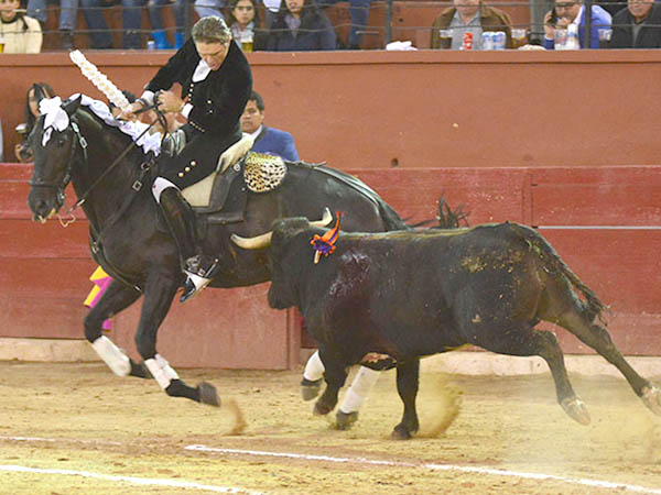 Templando de costado