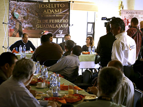 Desayuno-conferencia