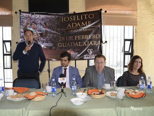 Joselito con los medios de GDL