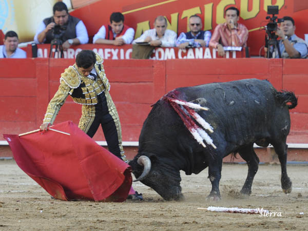 Frente al burladero de Altoro