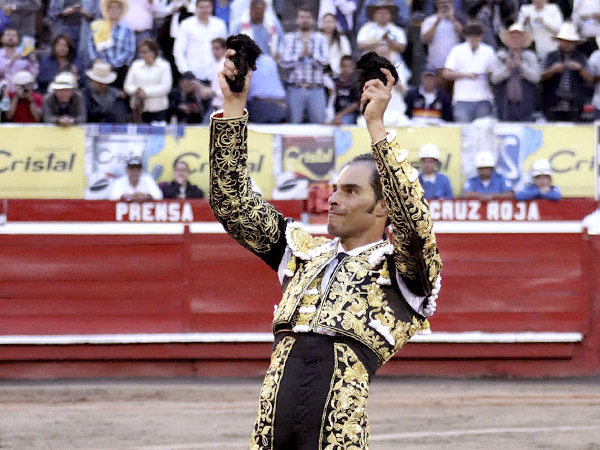 Bolívar, triunfo de dos orejas