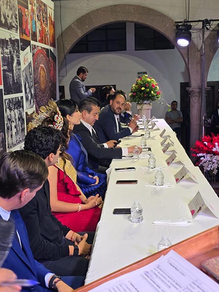 Autoridades y empresa