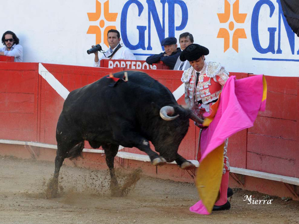 Ahí le rompió el vestido