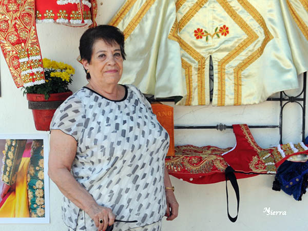La regidora Solórzano en la expo